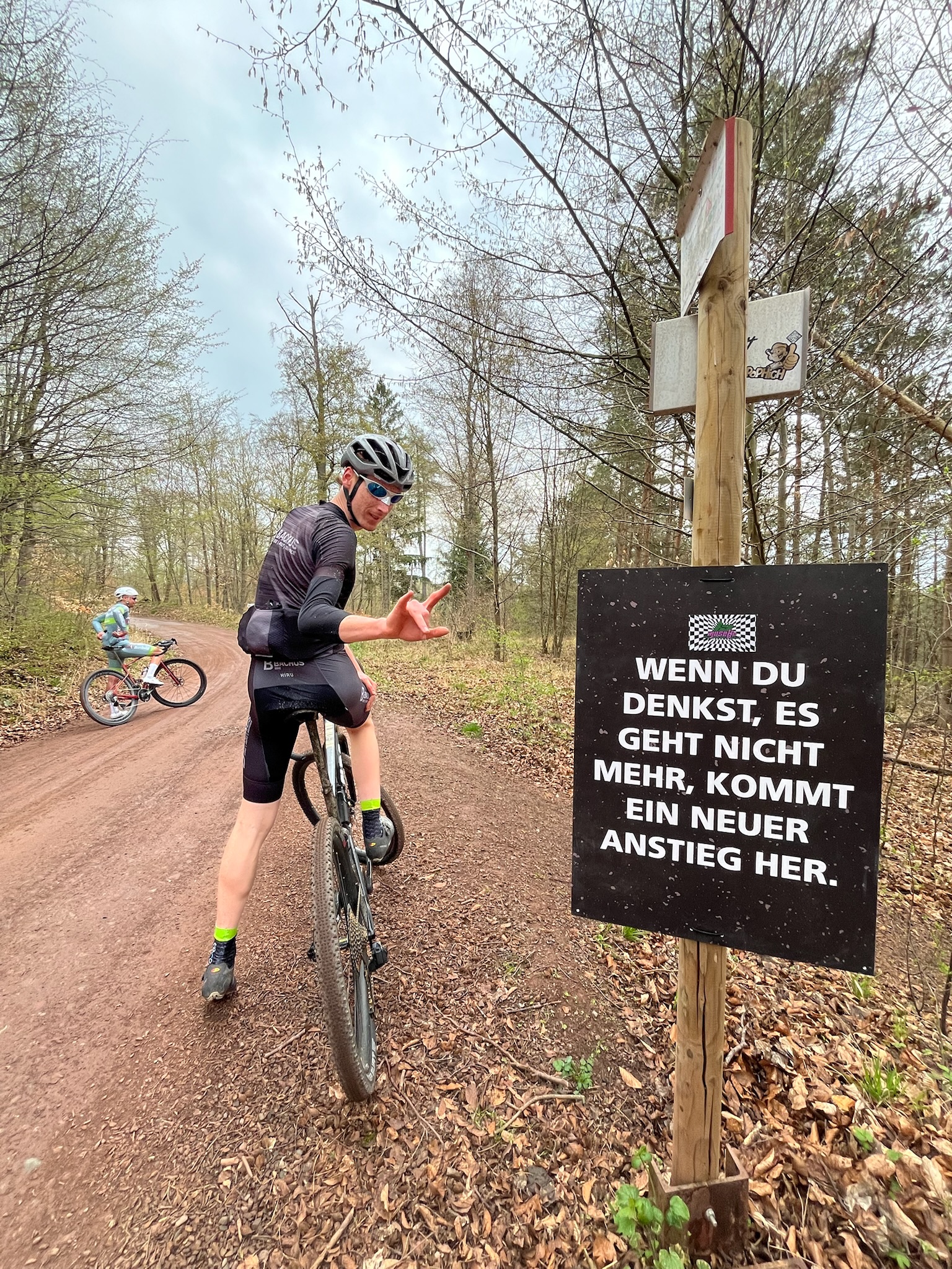 Gravel-Ride im Wald