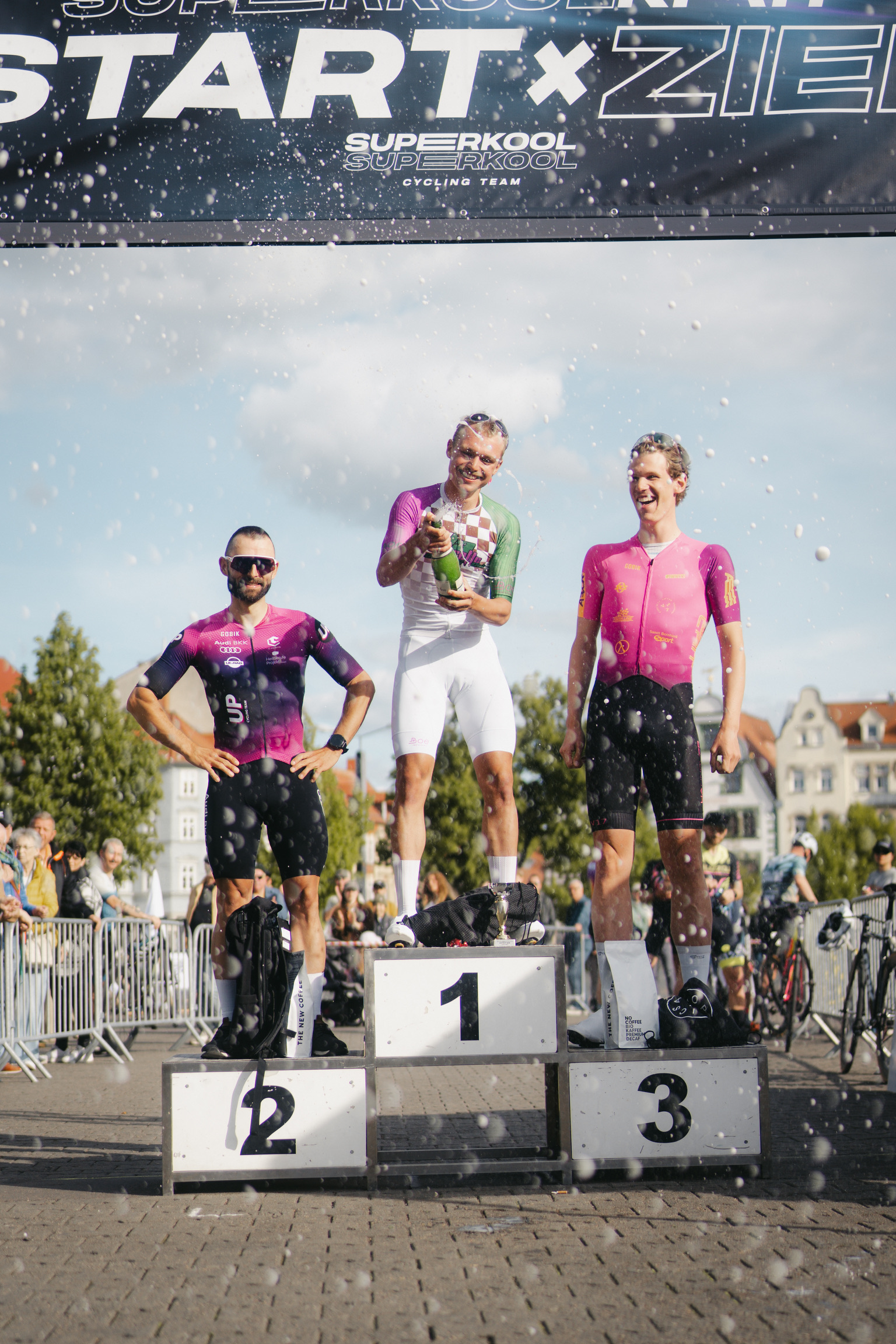 Siegerehrung mit Champagner